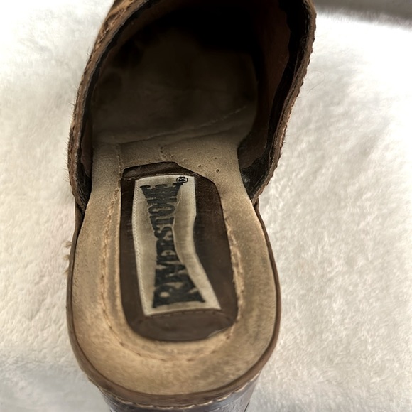 Riverstone size 8 Animal print slip on clogs. - Picture 6 of 11